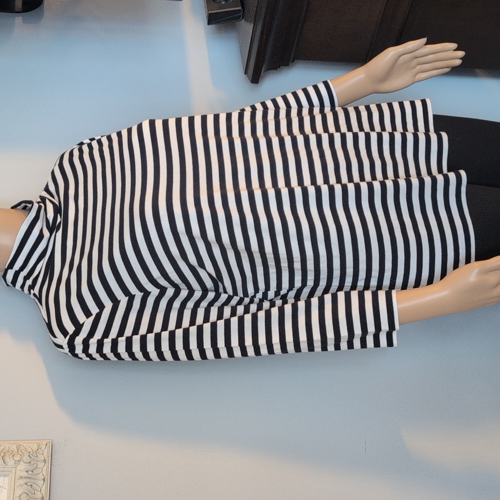 90s Minimalist Black & White Striped  Top | Classic Parisian Layering - Picture 3 of 8